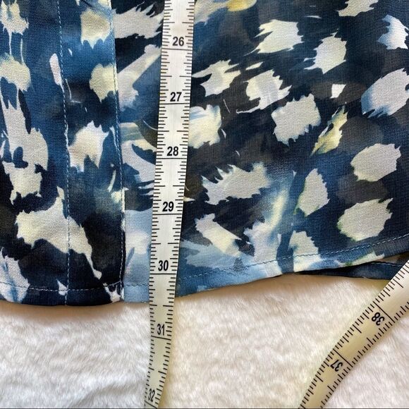 Cabi Avery Tunic Blue Feather Print Size XS - Picture 11 of 11